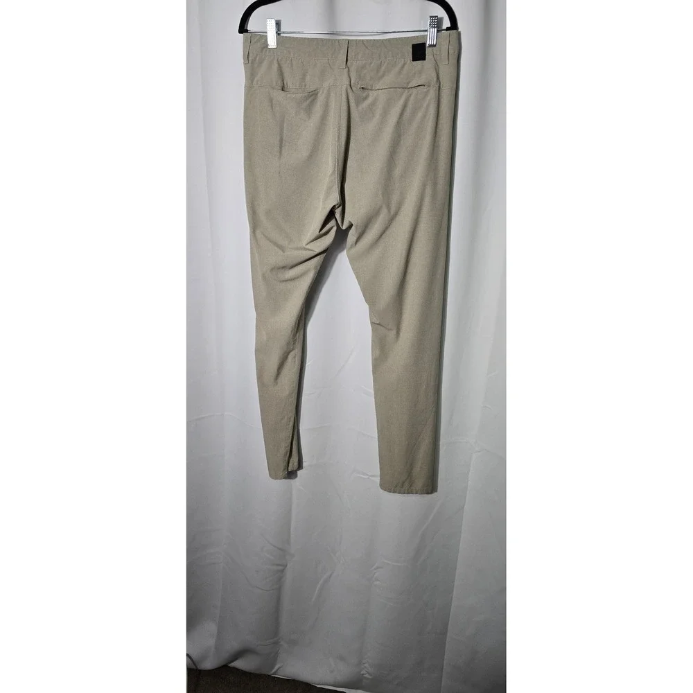 Vuori Meta Pant Mens 32 Khaki Tan Technical Stretch Chino Trousers V431